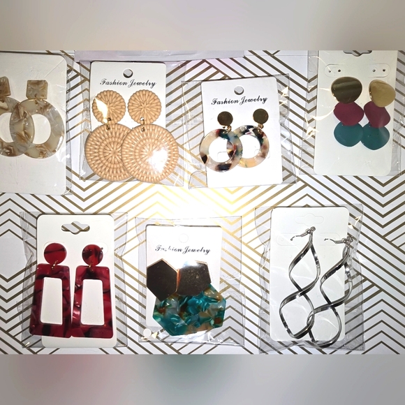 Mystery Earring Bundle! The More You Bid, The More You Get! - Picture 6 of 17